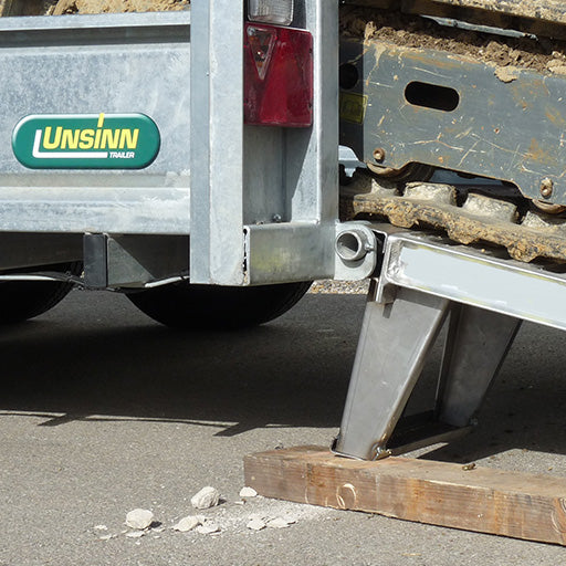 UNSINN Baumaschinenanhänger Detailbild, Auffahrrampe