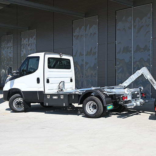 IVECO Fahrzeug mit UNSINN Hackenlifter